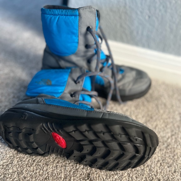 North Face boys/youth Snow Boots size 5 - Picture 2 of 2